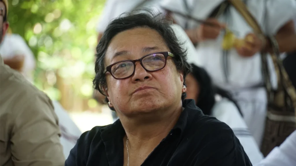 Amelia Pérez Parra, directora de la Sociedad de Activos Especiales, durante la entrega del predio Los Acantilados al Pueblo Arhuaco