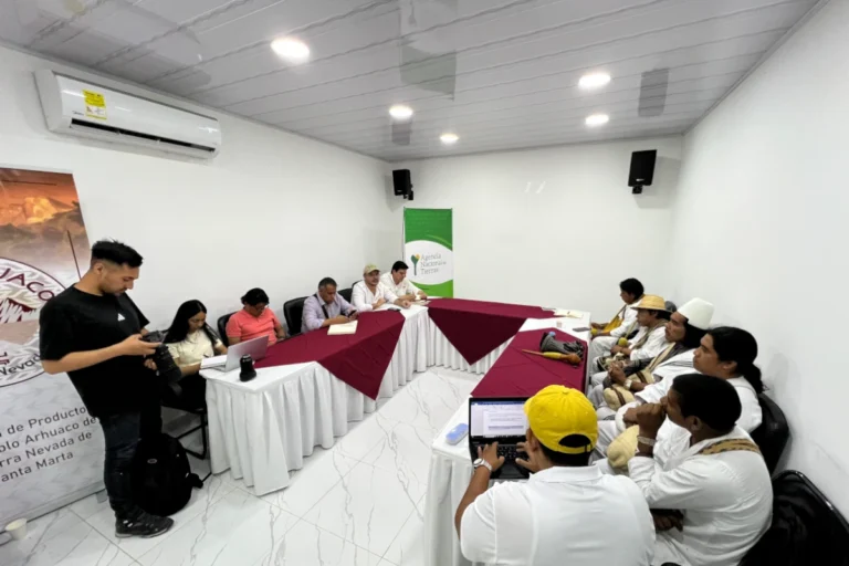 Instalación de la Mesa Regional de la Sierra Nevada en Santa Marta, con la participación del Cabildo Arhuaco y autoridades en el proceso de reparación colectiva del pueblo Arhuaco en la cuenca del río Fundación.