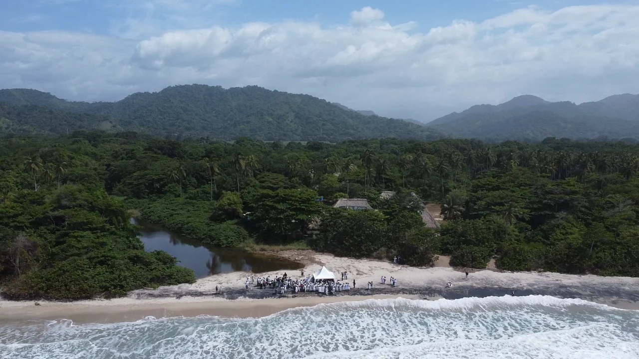 Vista panorámica del predio Los Acantilados en Katansama, territorio ancestral del Pueblo Arhuaco